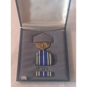 U.S. Military Achievement Medal Full Set w/ Case Ribbon Bars Maker Marked LT/GI